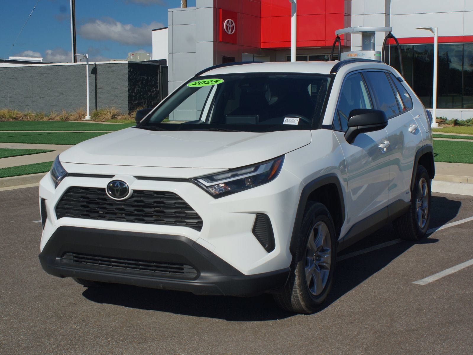 Used 2025 Toyota RAV4 LE AWD/4WD image 23