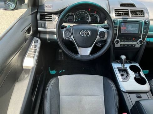 Used 2014 Toyota Camry SE w/ Leather Package FWD image 10