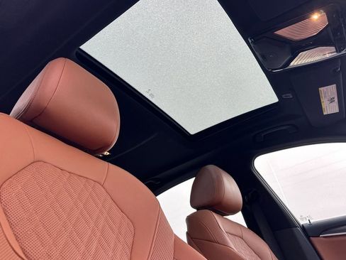 Used 2023 BMW 530e w/ Convenience Package image 17