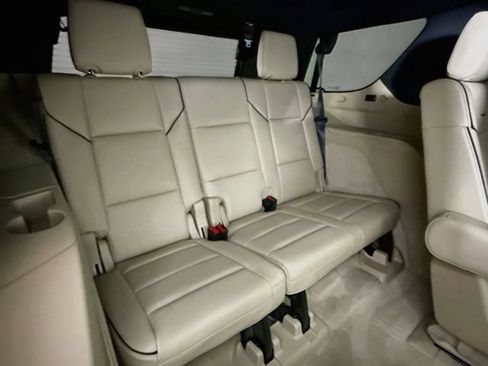 Used 2024 Cadillac Escalade Premium Luxury AWD/4WD image 31