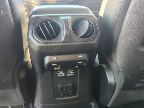 Used 2018 Jeep Wrangler Unlimited Rubicon image 28