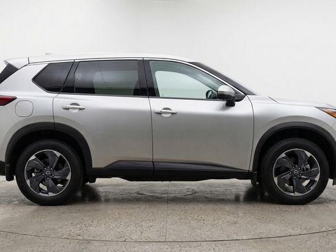 Used 2025 Nissan Rogue SV image 11