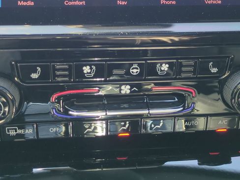 Used 2023 Jeep Grand Cherokee Overland image 27