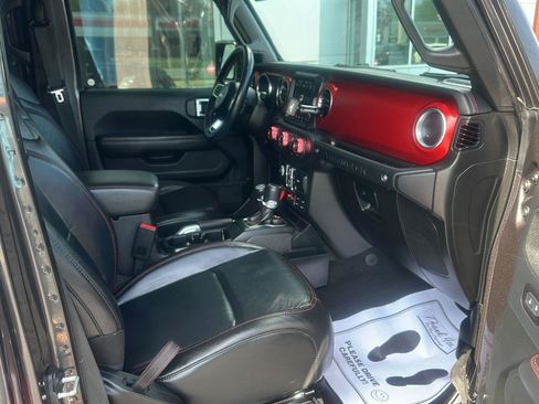 Used 2018 Jeep Wrangler Unlimited Rubicon AWD/4WD image 14