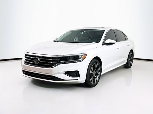 Used 2021 Volkswagen Passat 2.0T SE image 3