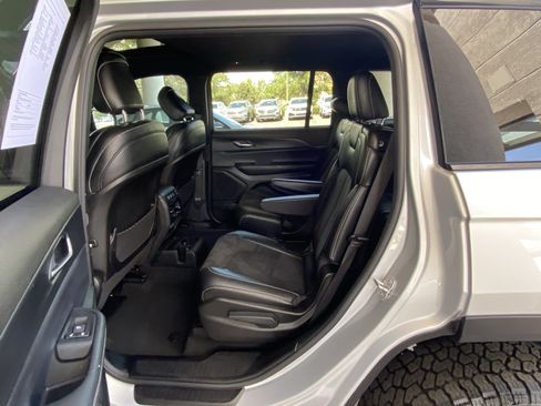 Used 2024 Jeep Grand Cherokee L Altitude AWD/4WD image 35