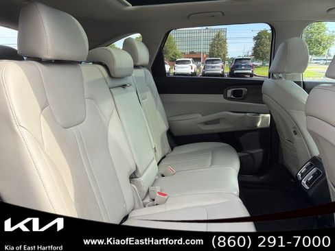 Used 2023 Kia Sorento S w/ Panoramic Sunroof Package AWD/4WD image 13