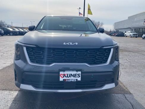 Used 2024 Kia Sorento LX image 15