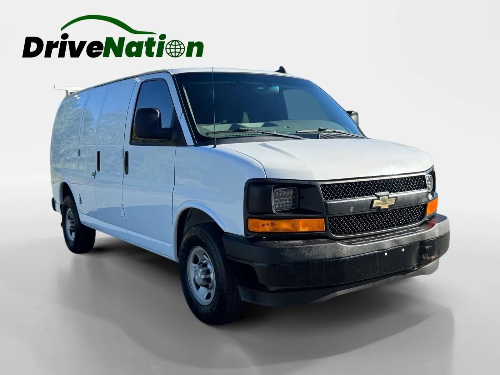 Used 2017 Chevrolet Express 2500 RWD image 3