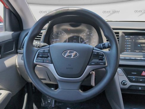 Used 2017 Hyundai Elantra SE FWD image 17