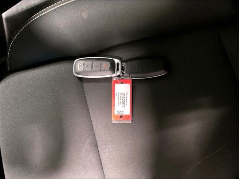 Used 2023 Nissan Rogue S AWD/4WD image 30