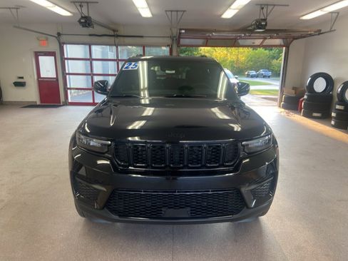 New 2025 Jeep Grand Cherokee Altitude image 2