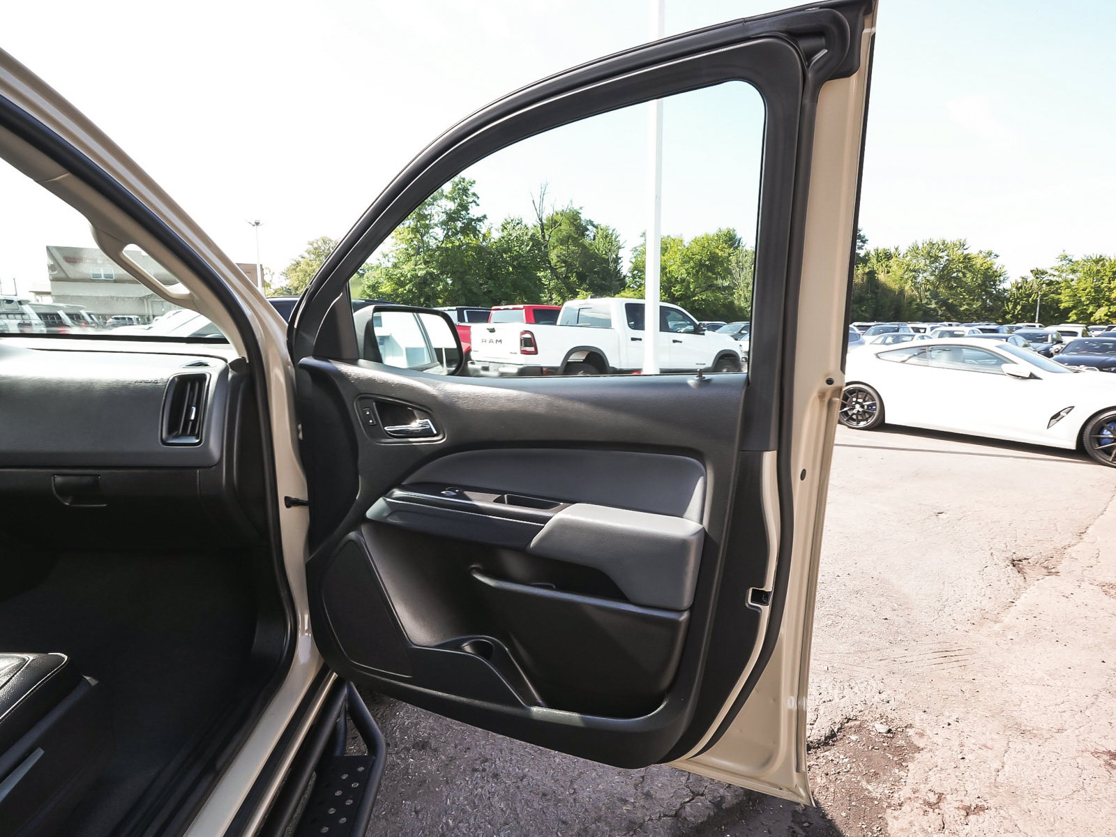 Used 2022 Chevrolet Colorado Z71 AWD/4WD image 15