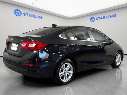Used 2017 Chevrolet Cruze LT w/ Convenience Package FWD image 8