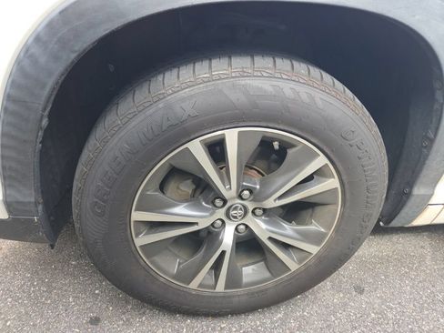 Used 2018 Toyota Highlander LE FWD image 5