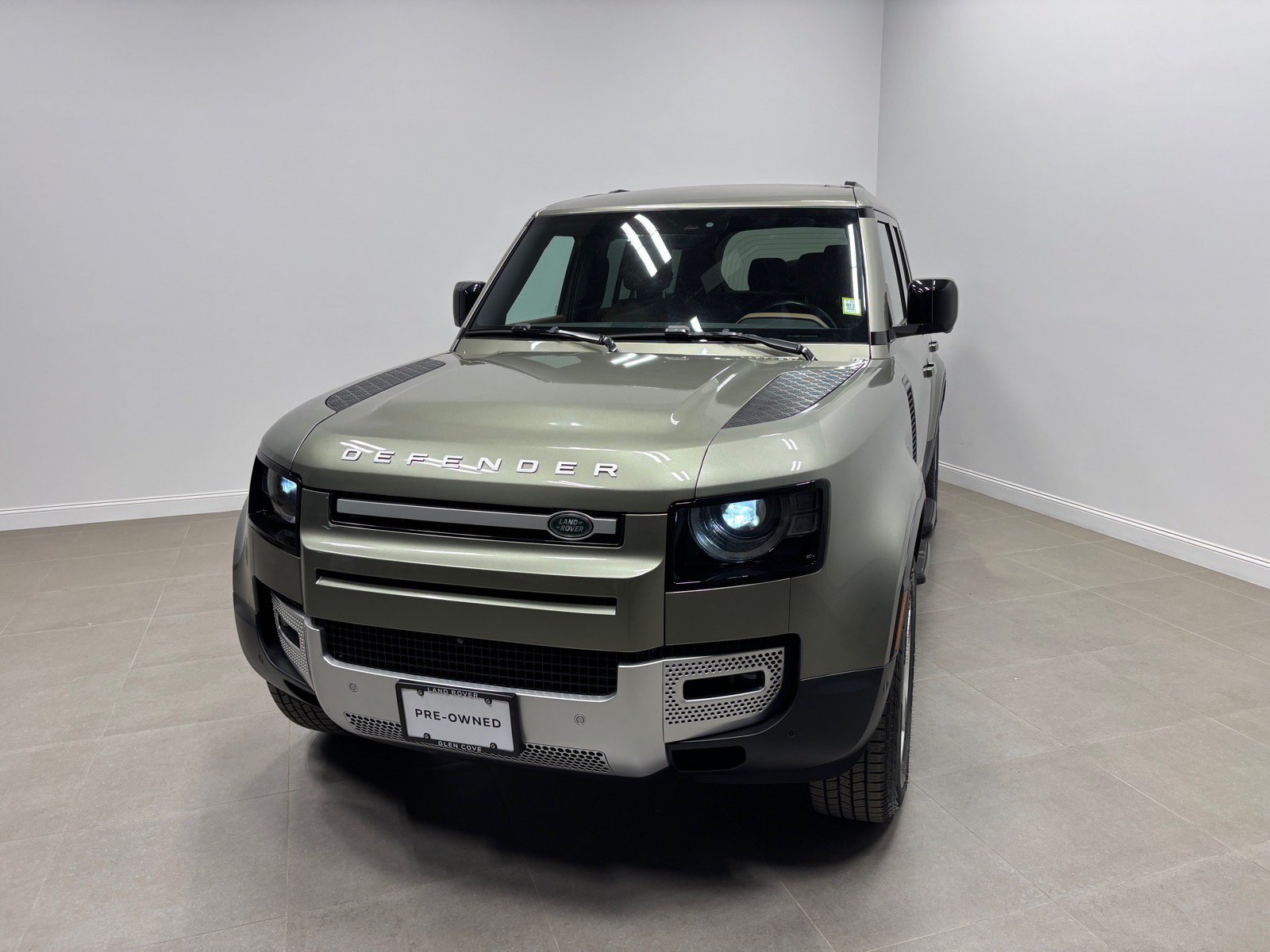 Used 2025 Land Rover Defender 110 S AWD/4WD image 2