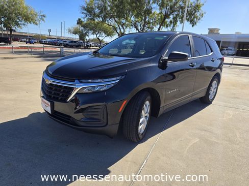 Used 2024 Chevrolet Equinox LS w/ LS Convenience Package image 3