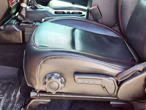 Used 2021 Jeep Wrangler Unlimited Rubicon w/ Xtreme Recon 35" Tire Package AWD/4WD image 27