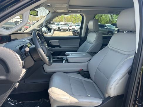 Used 2025 Ford Expedition Active AWD/4WD image 9