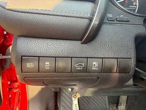 Used 2019 Toyota Camry SE w/ Convenience Package FWD image 7