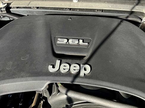 Used 2020 Jeep Gladiator Sport w/ Trailer Tow Package image 31