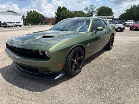 Used 2018 Dodge Challenger R/T Scat Pack RWD image 3