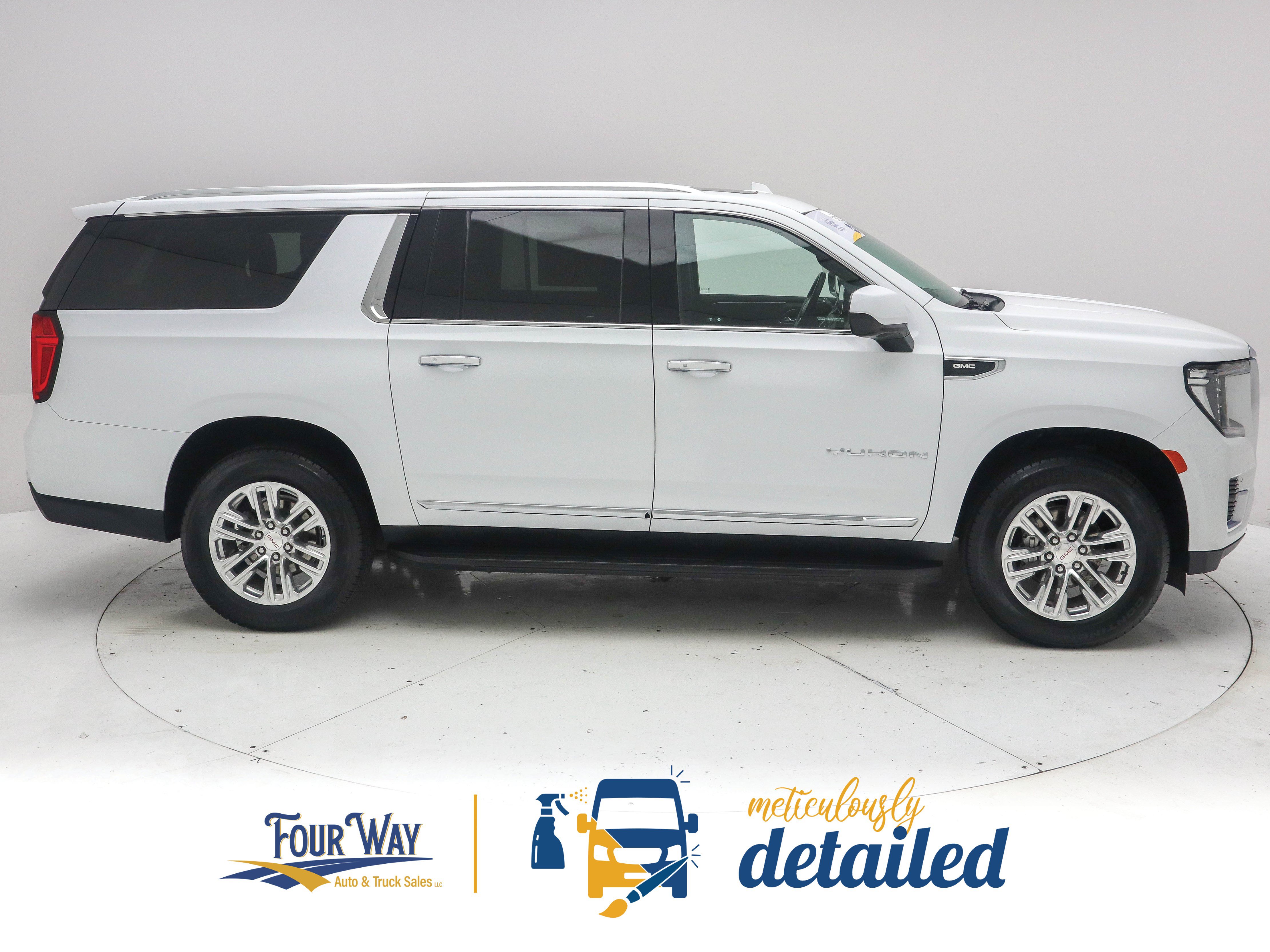 Used 2023 GMC Yukon XL SLT AWD/4WD image 2