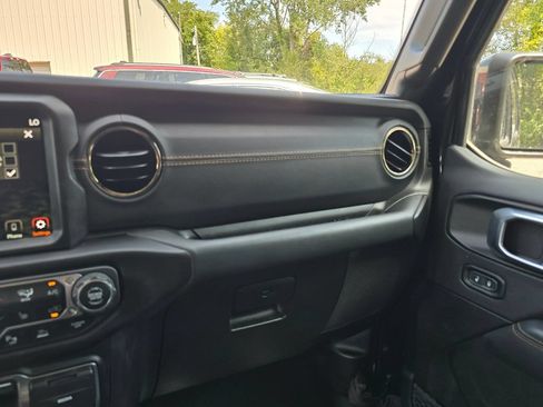 Used 2023 Jeep Wrangler Unlimited Sahara AWD/4WD image 22