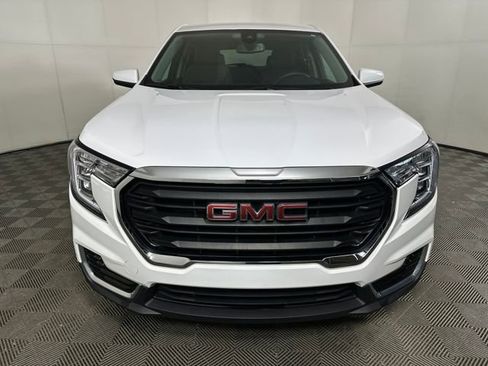 Used 2023 GMC Terrain SLE image 8