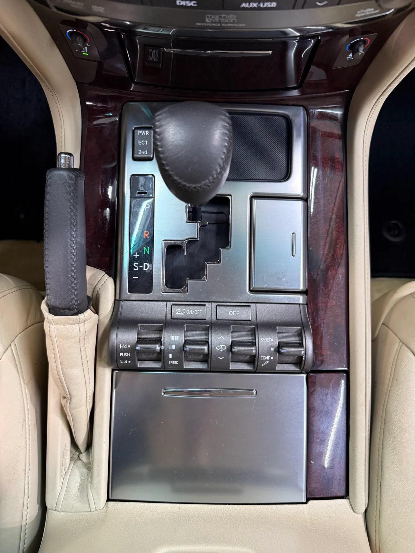 Used 2010 Lexus LX 570 4WD w/ Luxury Pkg image 29