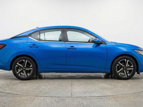 Used 2025 Nissan Sentra SV image 11