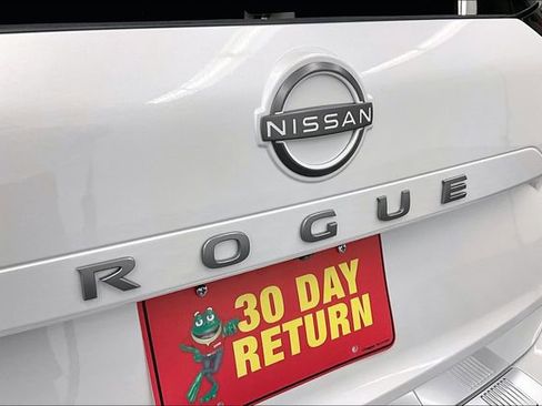 New 2025 Nissan Rogue SV image 18