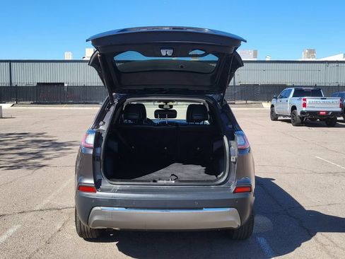 Used 2019 Jeep Cherokee Limited FWD image 12