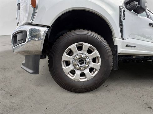 Certified 2024 Ford F350 XLT w/ FX4 Off-Road Package image 10