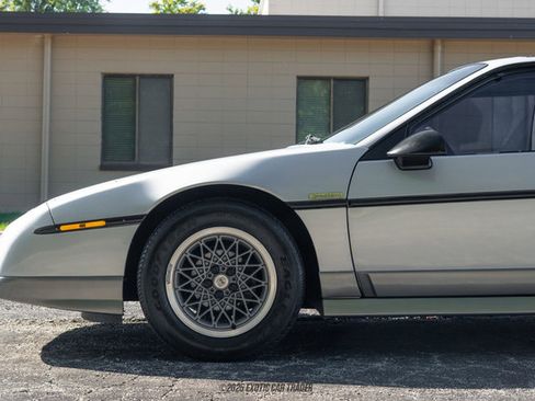 Used 1986 Pontiac Fiero GT image 4