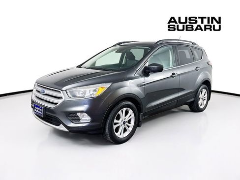 Used 2018 Ford Escape SE w/ Ford Safe & Smart Package image 3