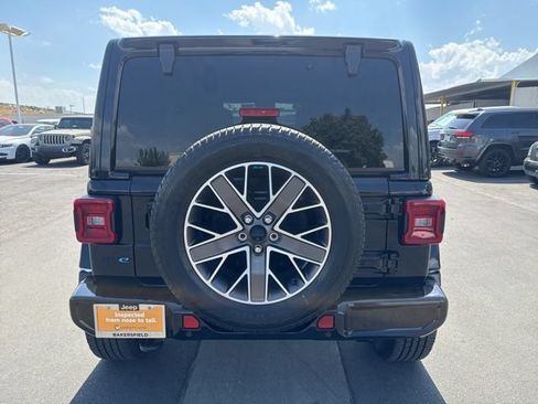 Used 2022 Jeep Wrangler Unlimited Sahara AWD/4WD image 4