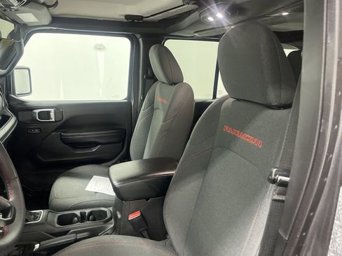 Used 2024 Jeep Wrangler Unlimited Rubicon AWD/4WD image 11