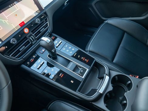 New 2026 Porsche Macan image 20