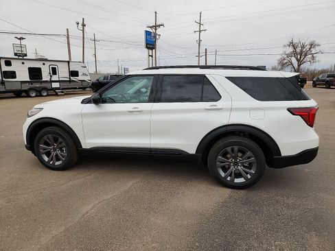New 2026 Ford Explorer Active w/ Active Comfort Package AWD/4WD image 2