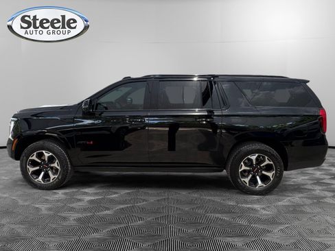 Used 2025 GMC Yukon XL AT4 Ultimate AWD/4WD image 2