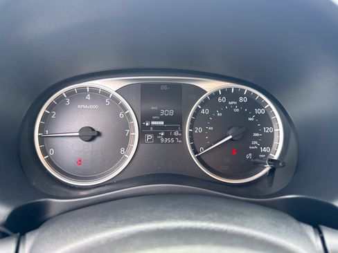 Used 2021 Nissan Kicks S FWD image 21