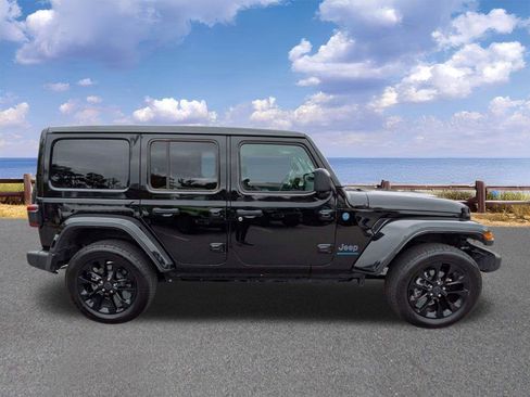 Used 2025 Jeep Wrangler Sahara w/ Safety Group image 9