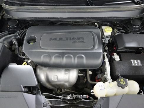 Used 2023 Jeep Cherokee Altitude Lux image 55