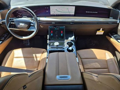 Used 2025 Cadillac Escalade Premium Luxury AWD/4WD image 19