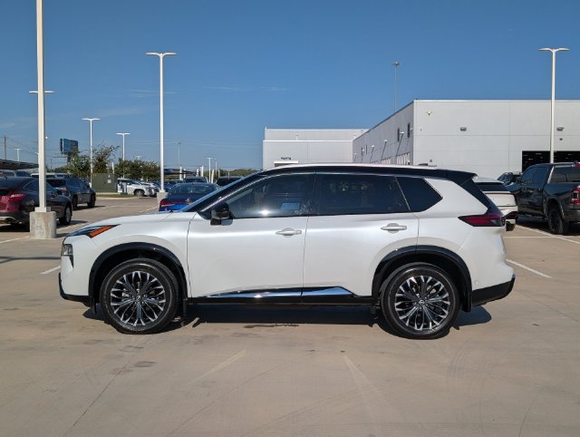 Used 2024 Nissan Rogue Platinum FWD image 3