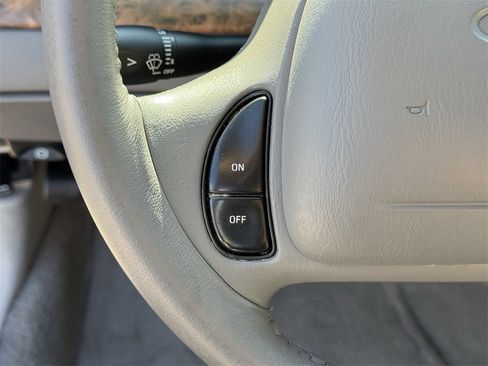 Used 2000 Ford Crown Victoria LX image 19