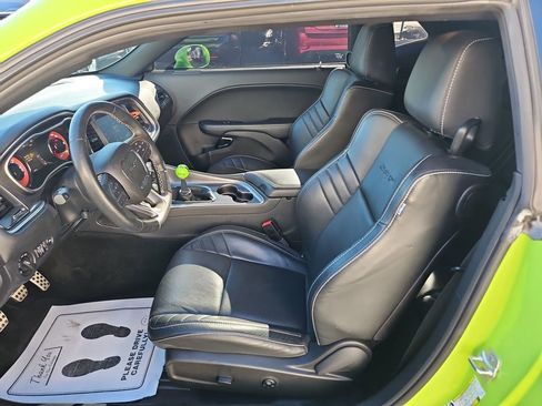 Used 2015 Dodge Challenger SRT Hellcat RWD image 9
