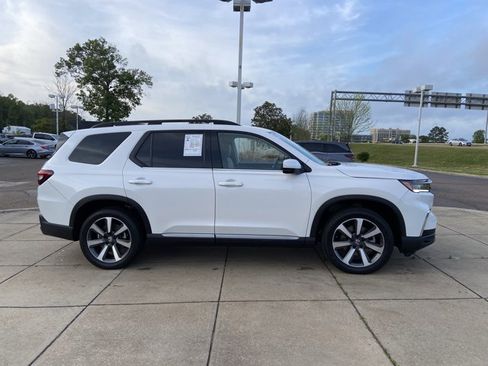 Used 2025 Honda Pilot Touring image 13