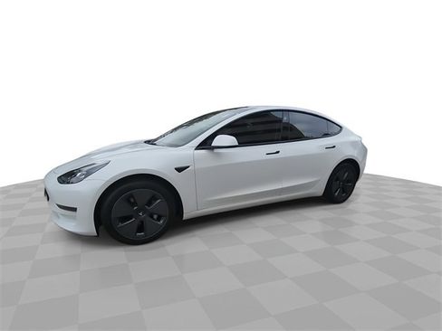 Used 2023 Tesla Model 3 Standard Range image 4